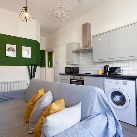 Hove Seaside Getaway Apartments Brighton Exterior photo