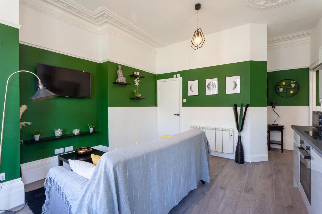 Hove Seaside Getaway Apartments Brighton Exterior photo