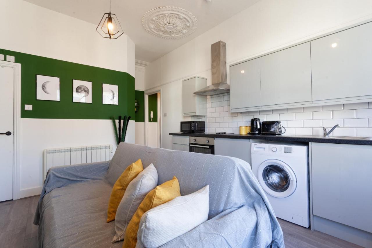 Hove Seaside Getaway Apartments Brighton Exterior photo