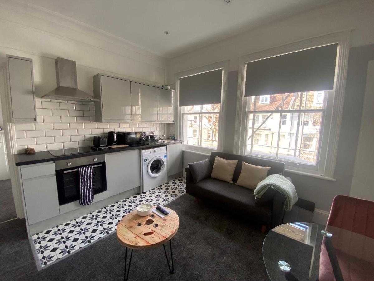Hove Seaside Getaway Apartments Brighton Exterior photo